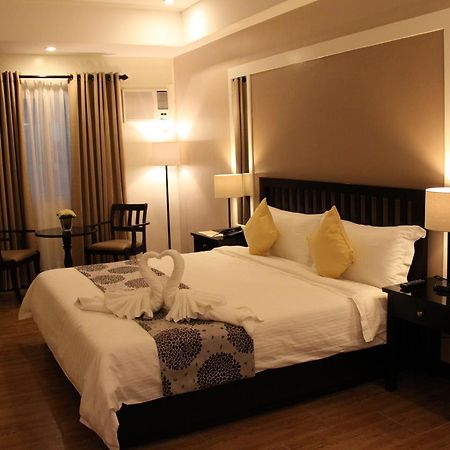 Prime City Resort Hotel Angeles Exterior photo