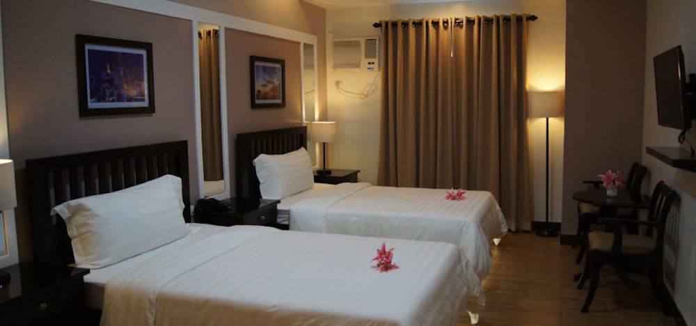 Prime City Resort Hotel Angeles Exterior photo