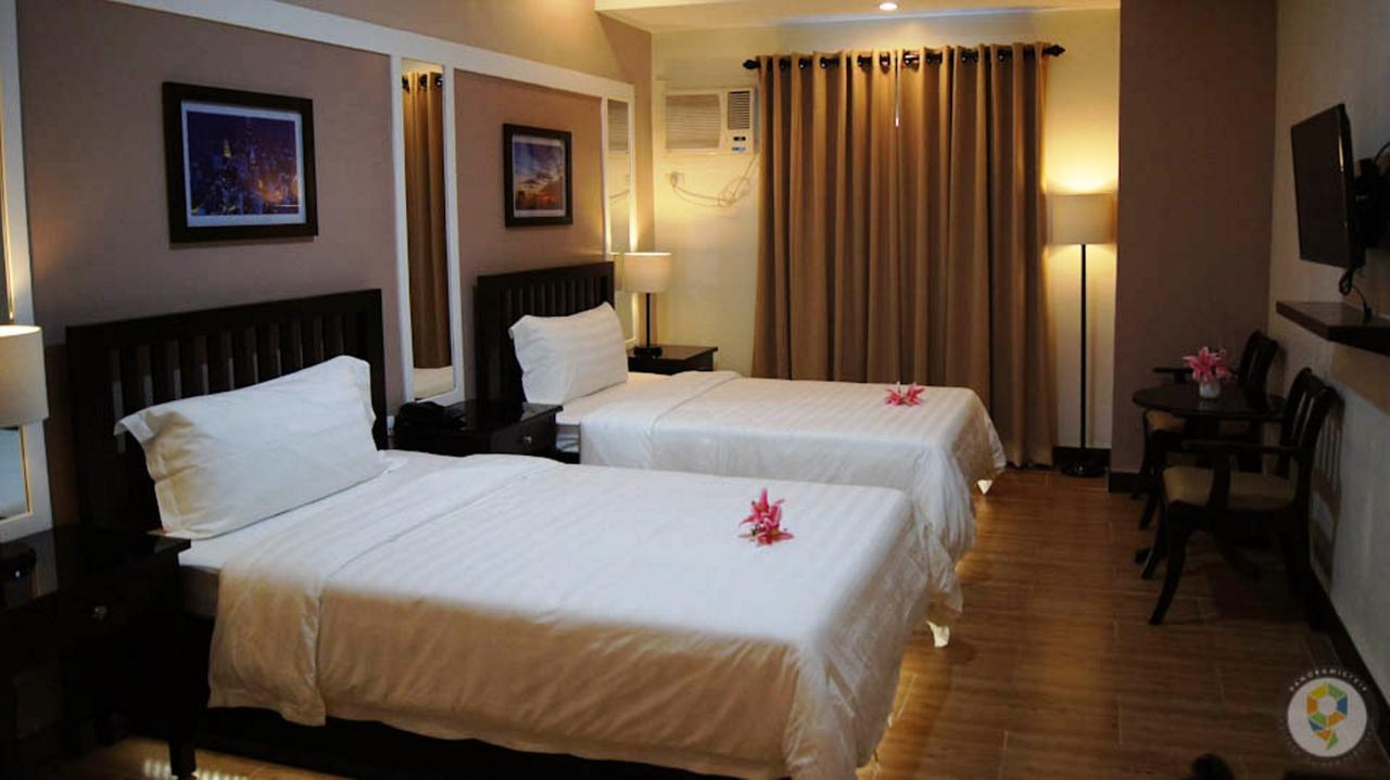 Prime City Resort Hotel Angeles Exterior photo