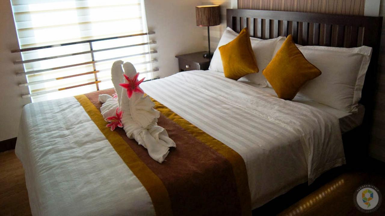 Prime City Resort Hotel Angeles Exterior photo