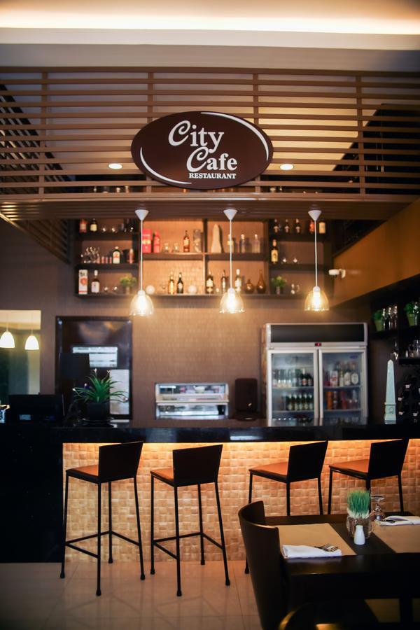 Prime City Resort Hotel Angeles Exterior photo