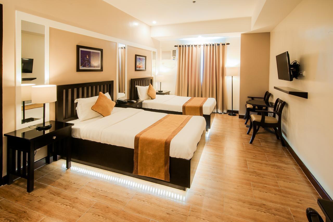 Prime City Resort Hotel Angeles Exterior photo