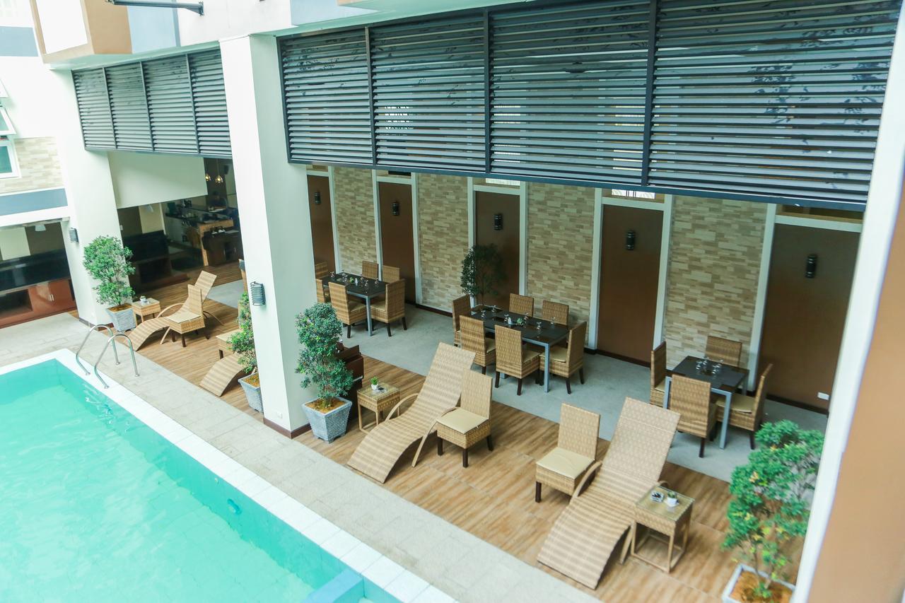 Prime City Resort Hotel Angeles Exterior photo