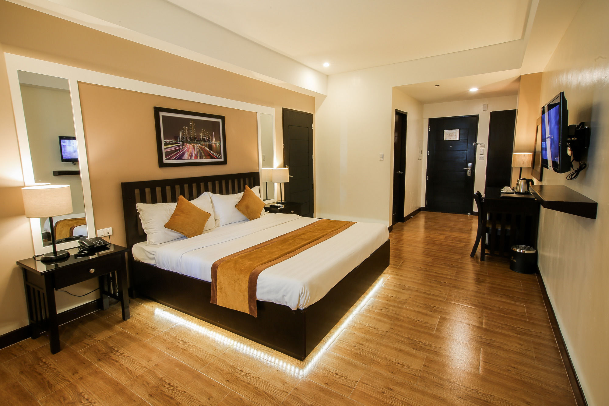 Prime City Resort Hotel Angeles Exterior photo