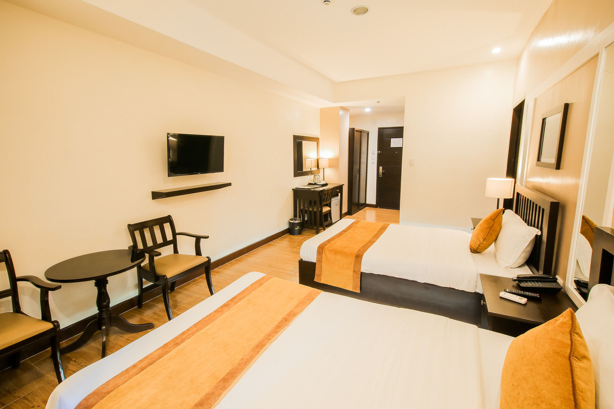 Prime City Resort Hotel Angeles Exterior photo