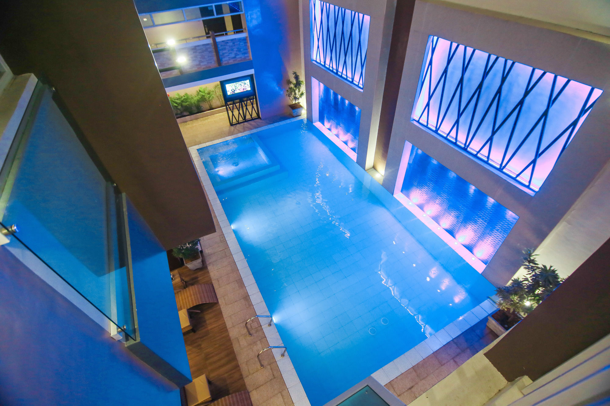 Prime City Resort Hotel Angeles Exterior photo