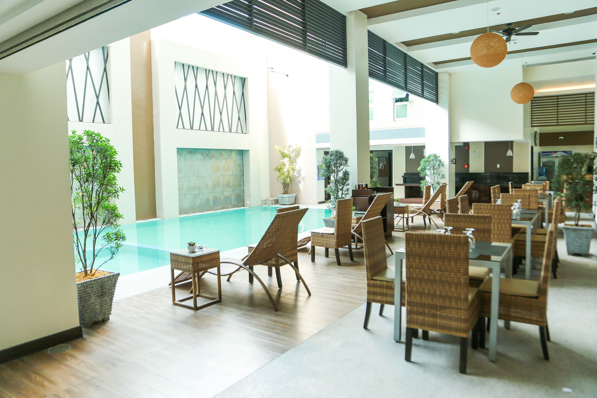 Prime City Resort Hotel Angeles Exterior photo
