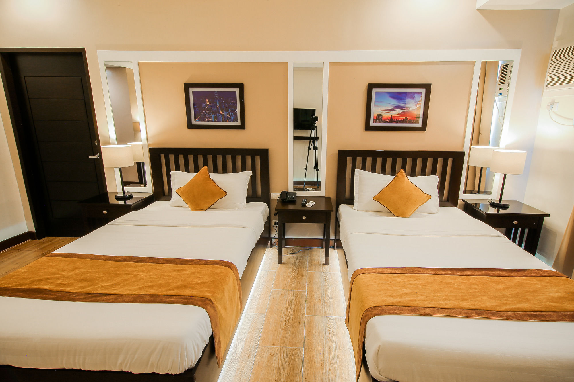 Prime City Resort Hotel Angeles Exterior photo