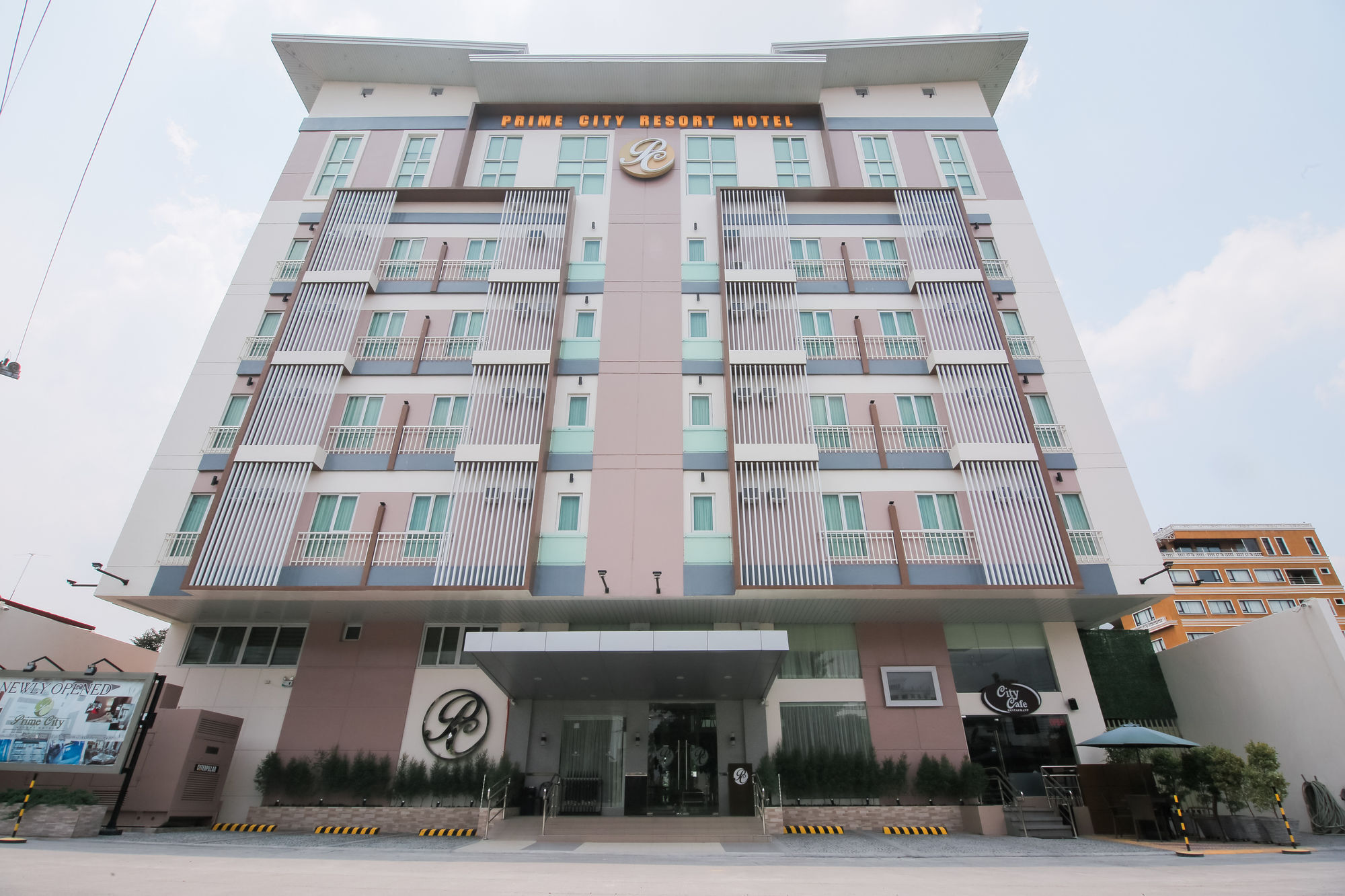 Prime City Resort Hotel Angeles Exterior photo
