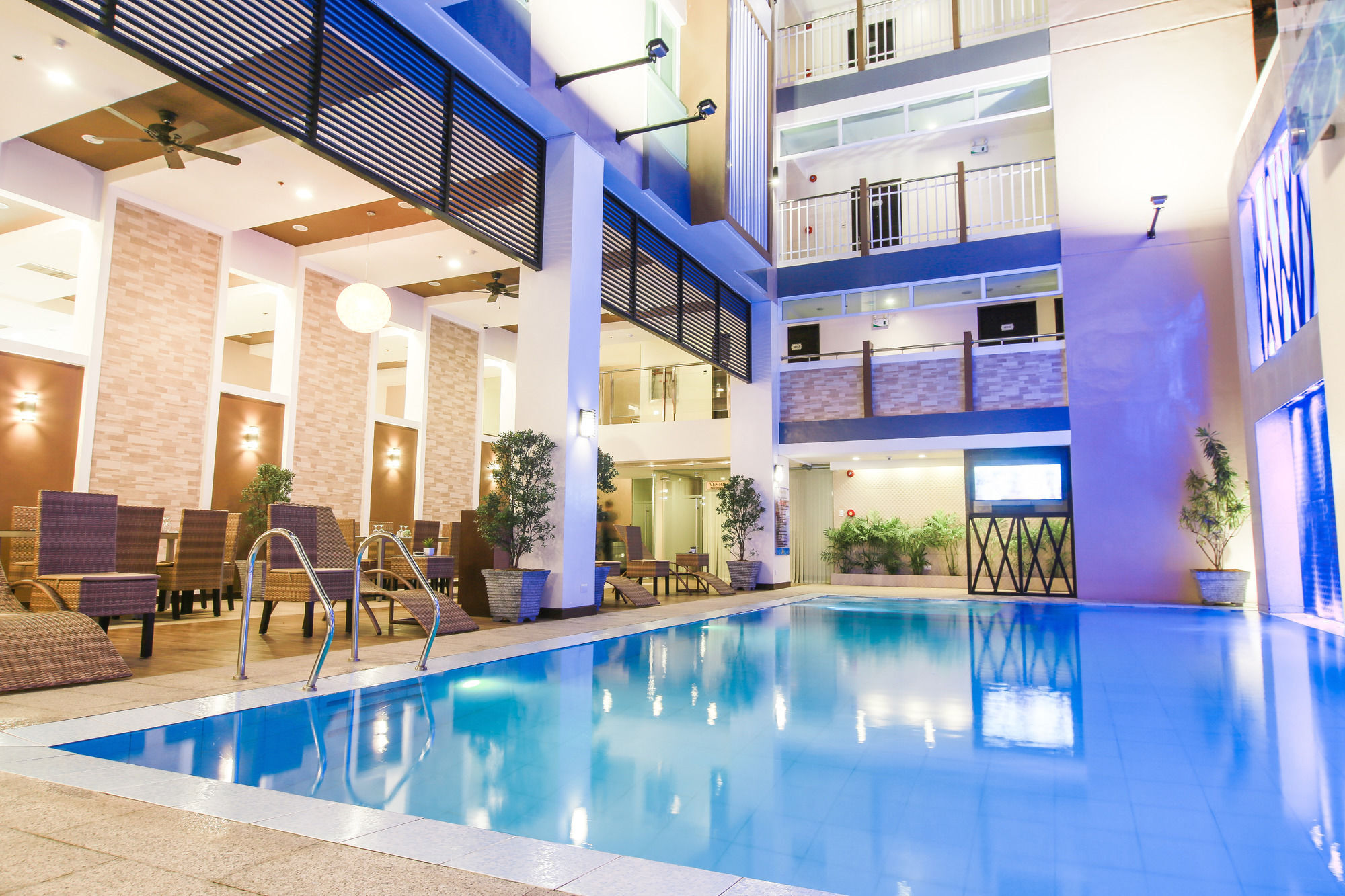 Prime City Resort Hotel Angeles Exterior photo